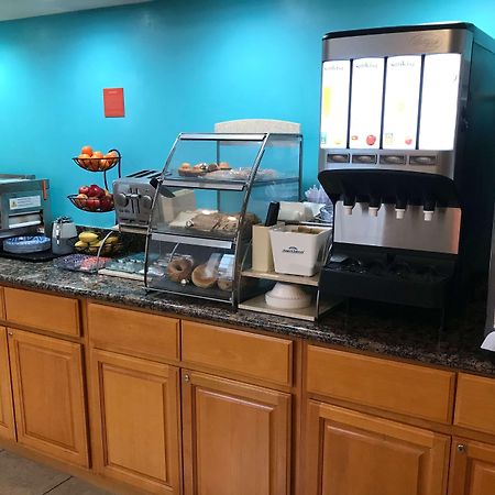 Howard Johnson By Wyndham Salinas Ngoại thất bức ảnh