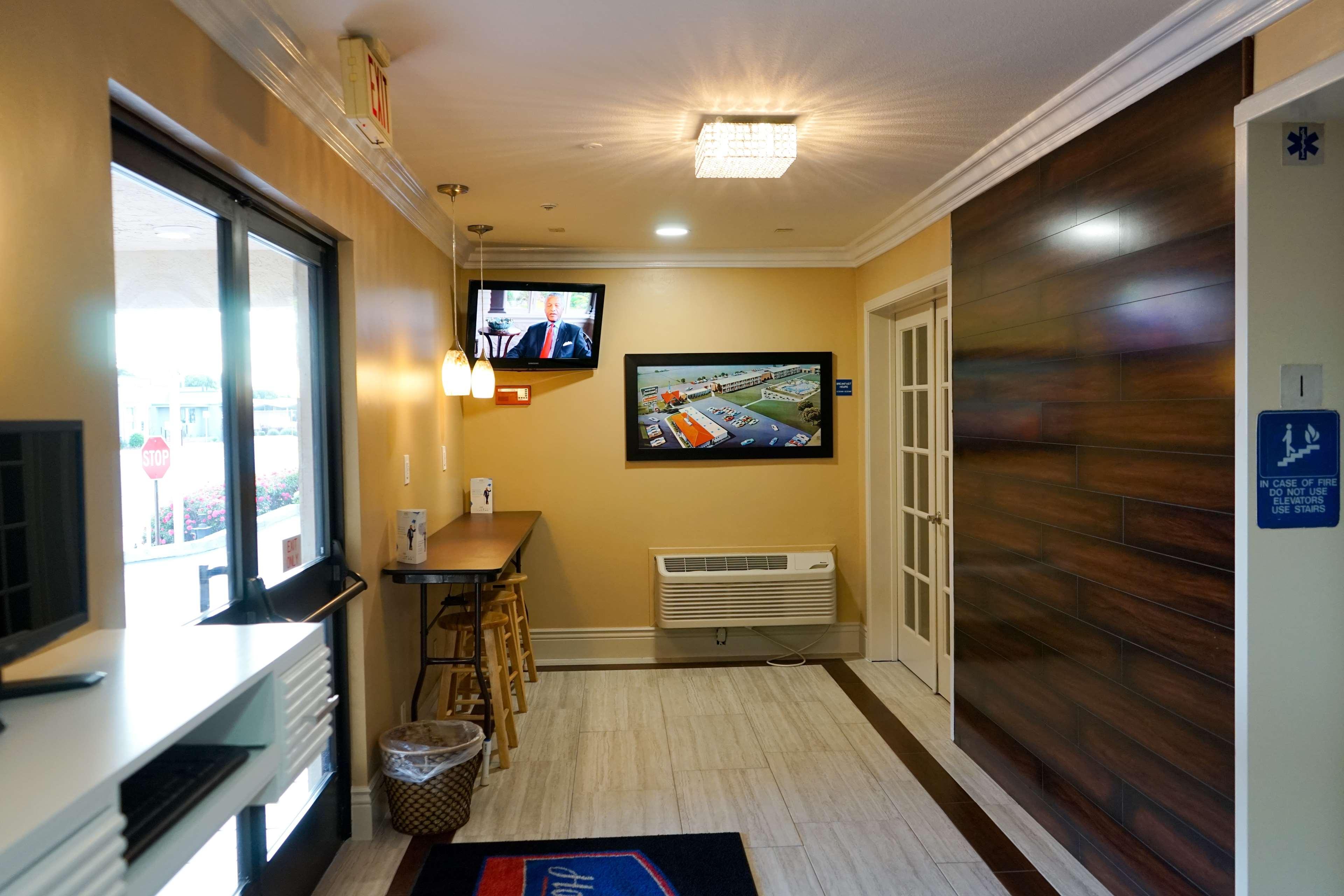 Howard Johnson By Wyndham Salinas Ngoại thất bức ảnh