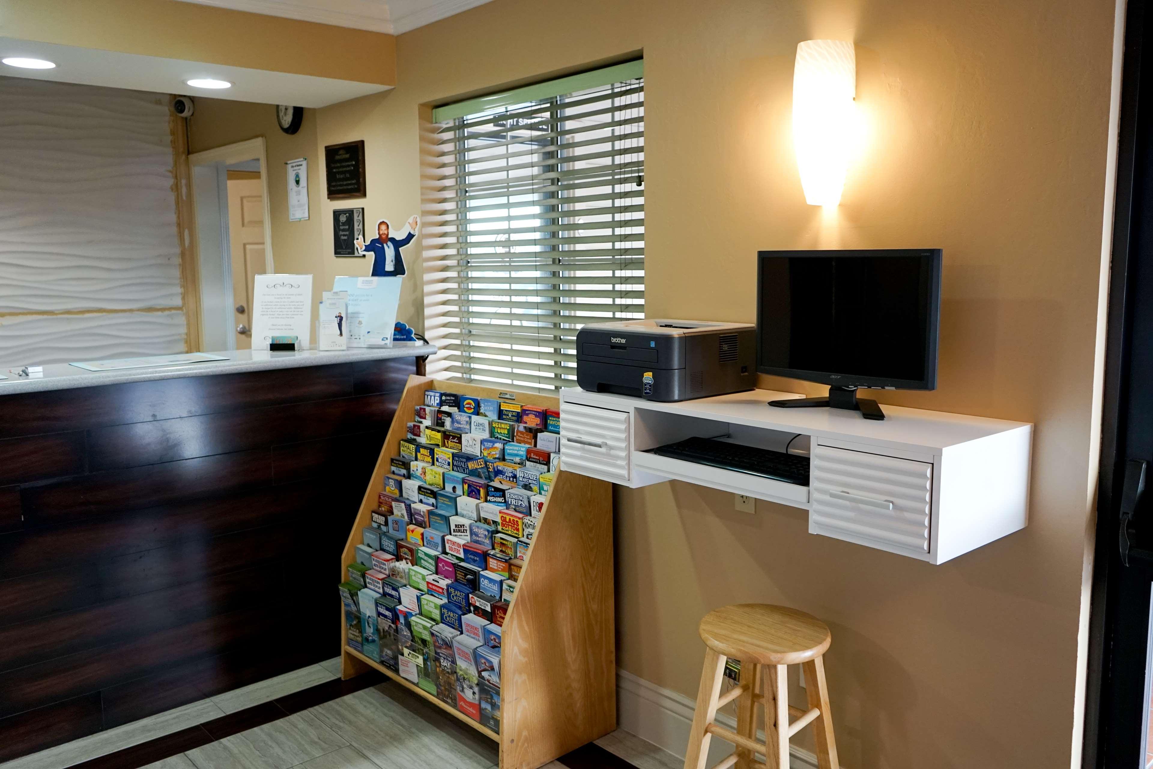 Howard Johnson By Wyndham Salinas Ngoại thất bức ảnh