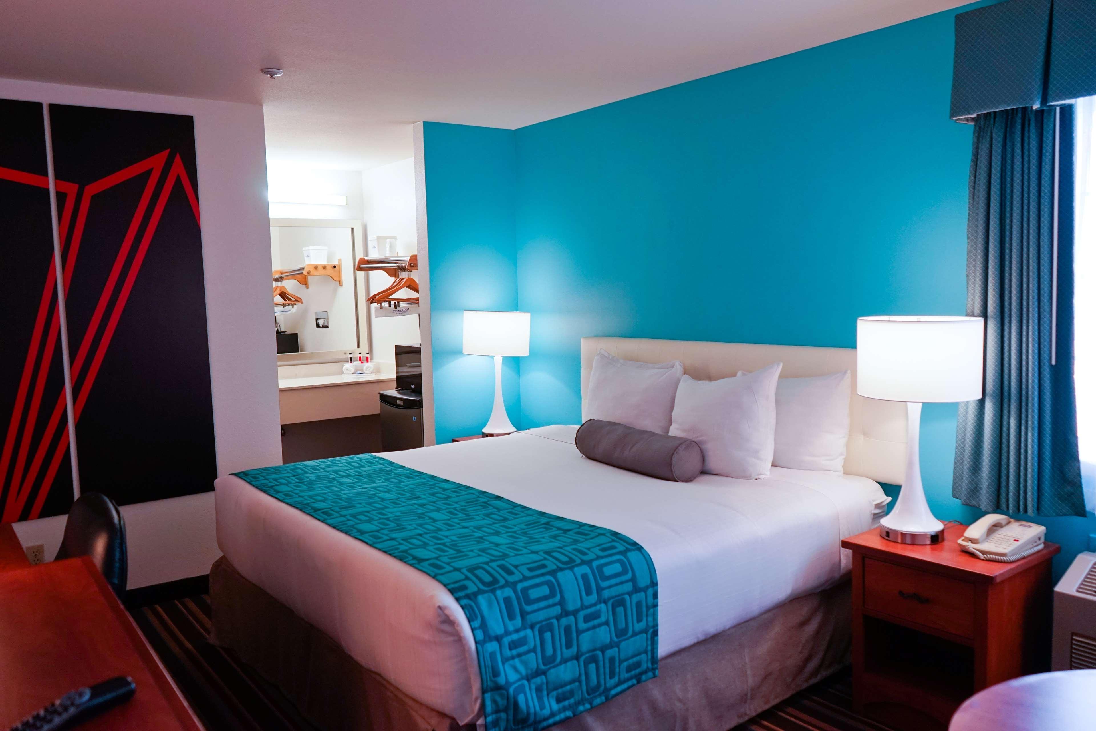Howard Johnson By Wyndham Salinas Ngoại thất bức ảnh