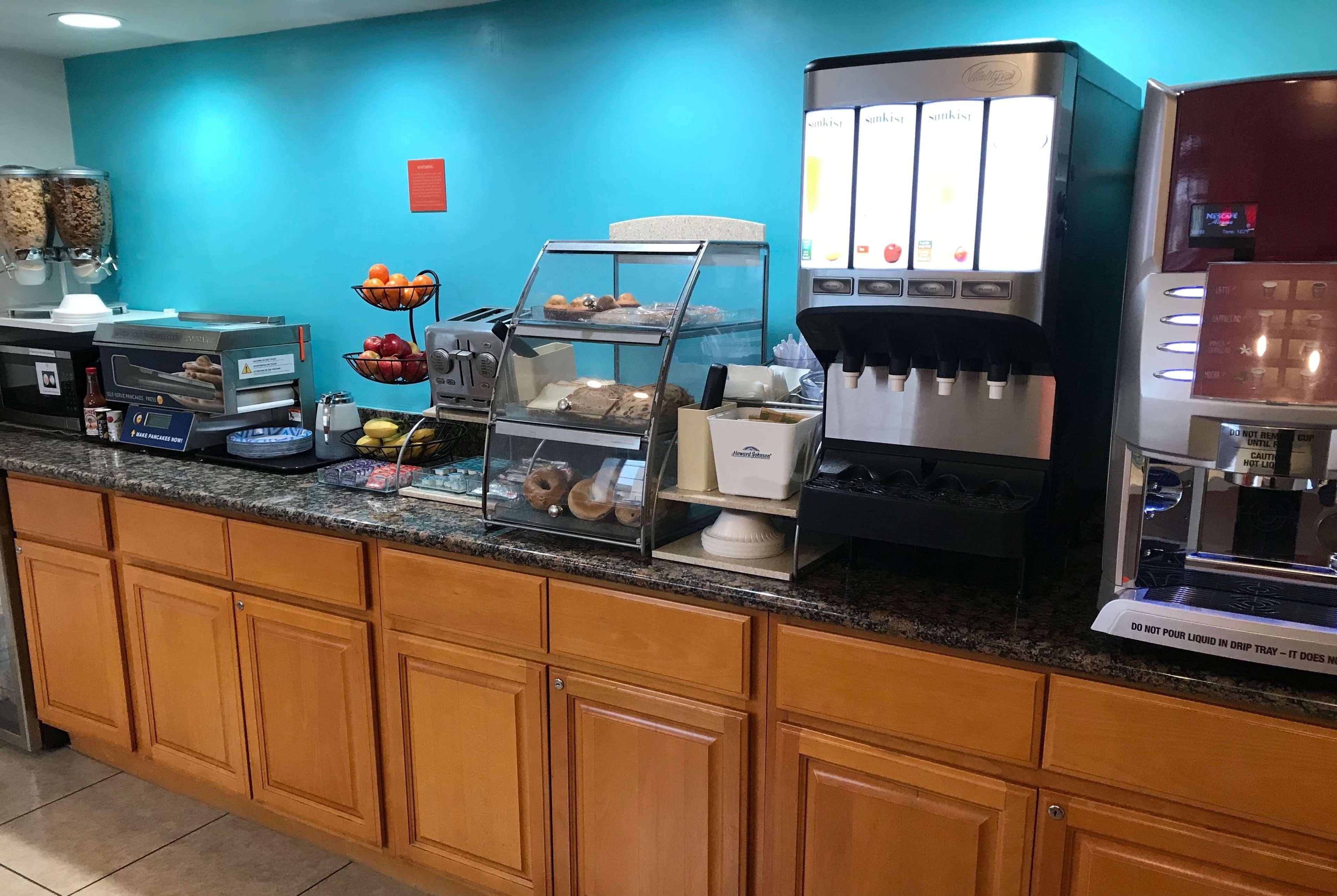Howard Johnson By Wyndham Salinas Ngoại thất bức ảnh