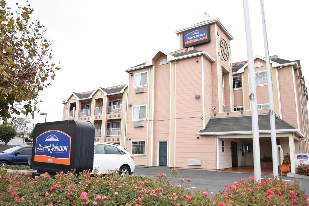Howard Johnson By Wyndham Salinas Ngoại thất bức ảnh