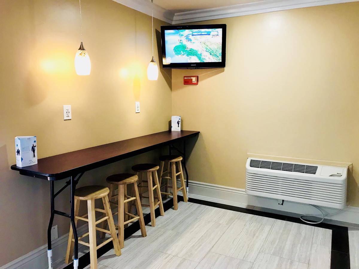 Howard Johnson By Wyndham Salinas Ngoại thất bức ảnh